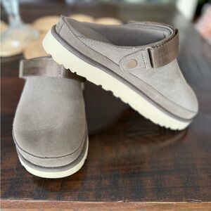 Ugg Suede Clogs Slip On Shoes Taupe Women’s Size 9